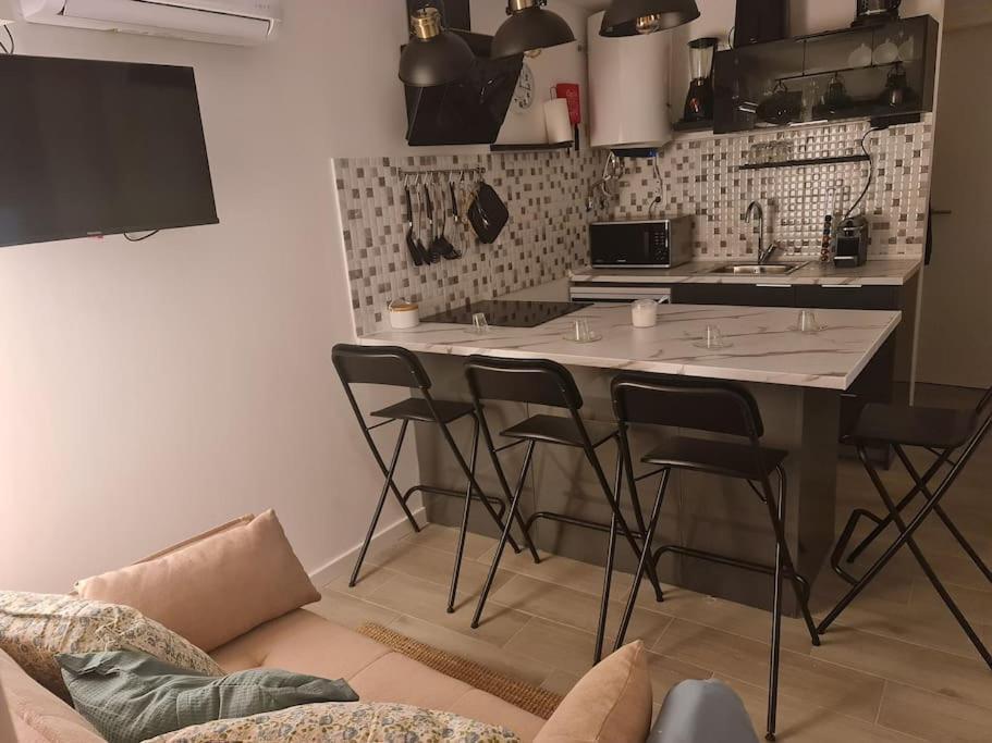 "Linda'S Guest House" Beach House With Private Patio & Hot Tub, 3 Min From The Beach Costa da Caparica Extérieur photo