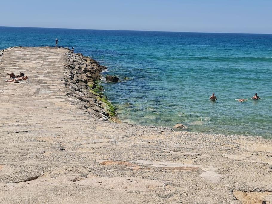 "Linda'S Guest House" Beach House With Private Patio & Hot Tub, 3 Min From The Beach Costa da Caparica Extérieur photo