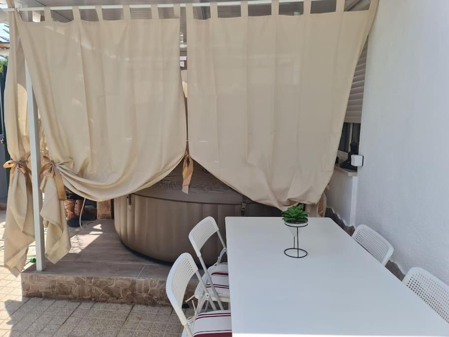 "Linda'S Guest House" Beach House With Private Patio & Hot Tub, 3 Min From The Beach Costa da Caparica Extérieur photo